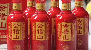 在白酒行业竞争日益激烈的今天,会稽山酒业凭借创新的“一物一码”红包营销活动,从生产源头到消费终端全链条发力,不仅为消费者带来实实在在的福利,更通过数字化手段重构品牌与用户、渠道的连接模式,为传统酒业注入全新活力。